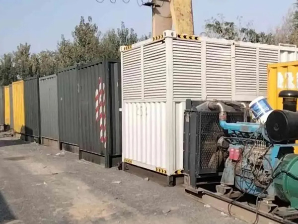 叶县200KW柴油发电机机组每小时油耗是多少？